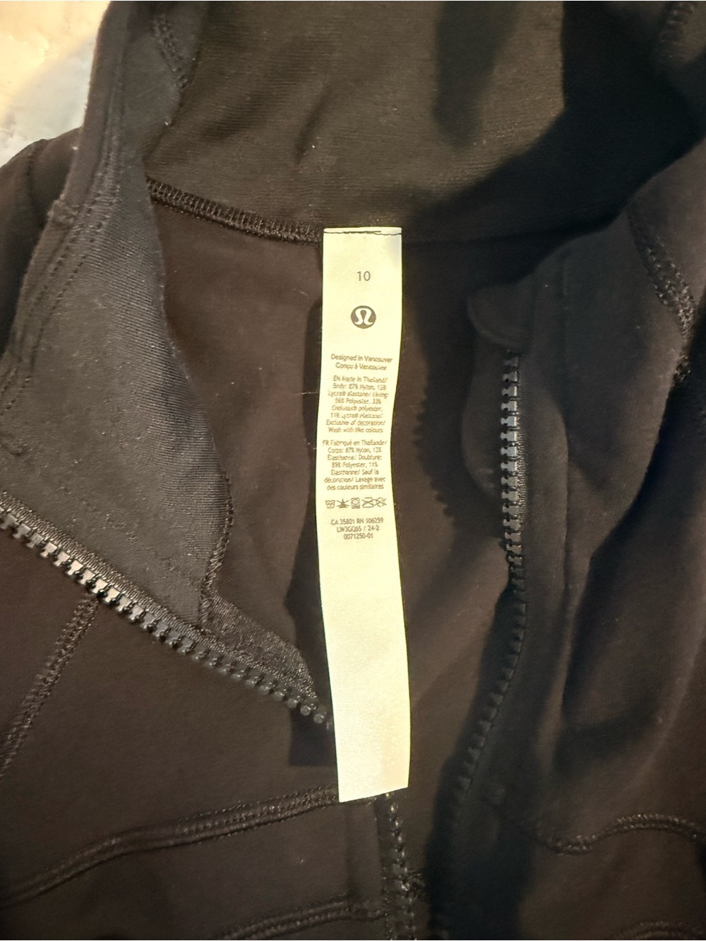 Black Lululemon define Zip-Up Jacket with Logo Pull View 2